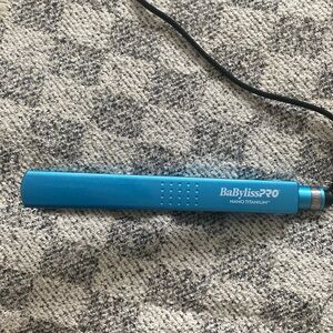 Babyliss Pro Nano Titanium flat iron. 1 1/4”. Used.
